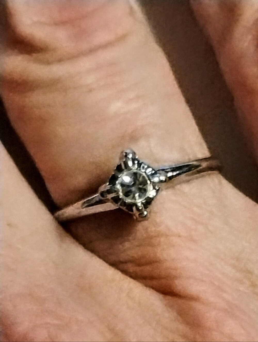 Vintage 1970s Avon Elizabeth Solitaire Ring Silvertone Illusion Setting Size 7